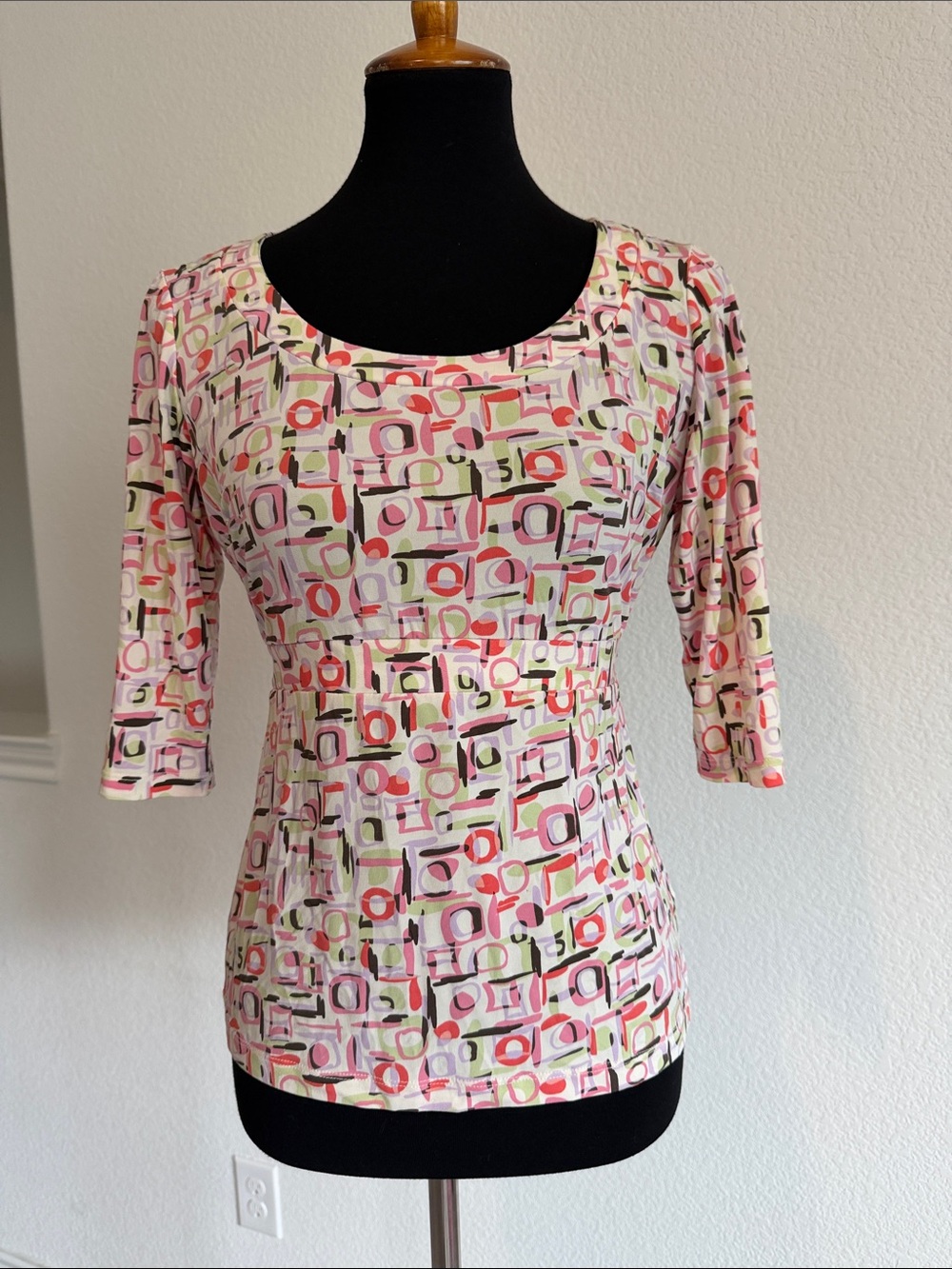 New York & Company Pink, White and Green Geometric Scoop Neck Top